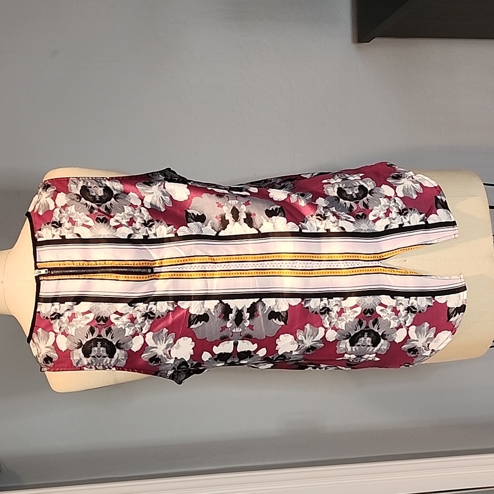 Patterned top - Picture 3 of 6